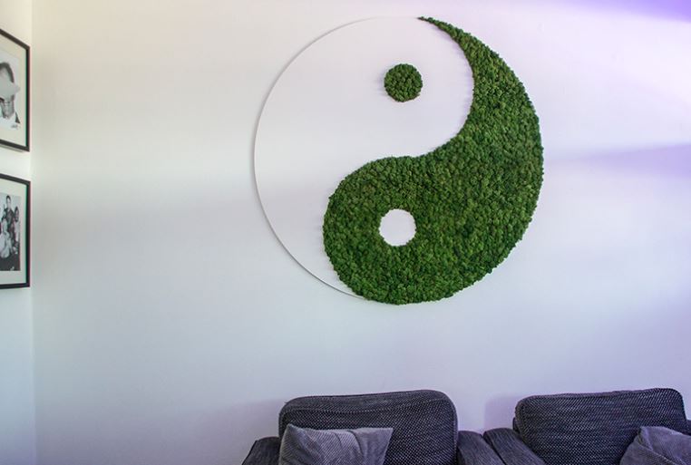 Green moss wall Ying Yang shape